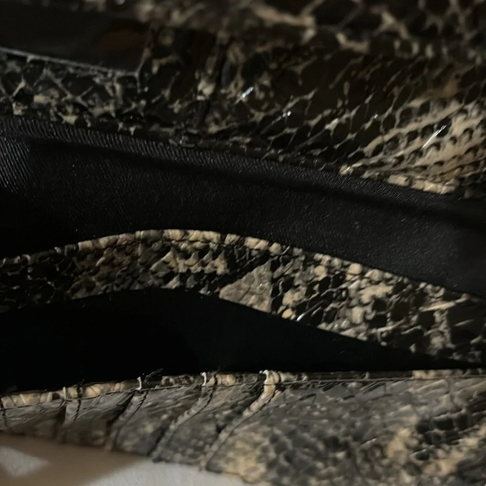 Kenneth Cole Reaction Snake Print Womens Clutch With Multiple Compartments